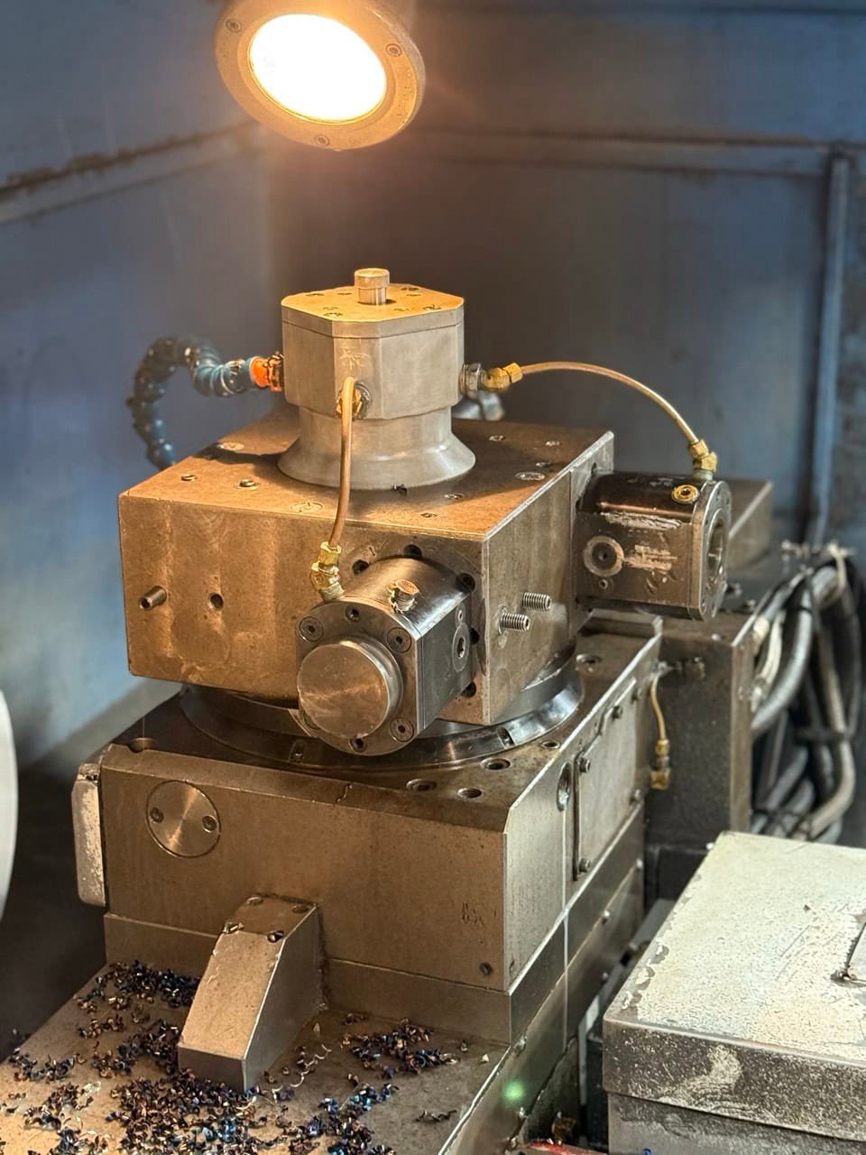 Mazak Powermaster N 2000U Flatbed Lathe, 1997 – 24″ Chuck, Tailstock, Chip Conveyor - Image 7