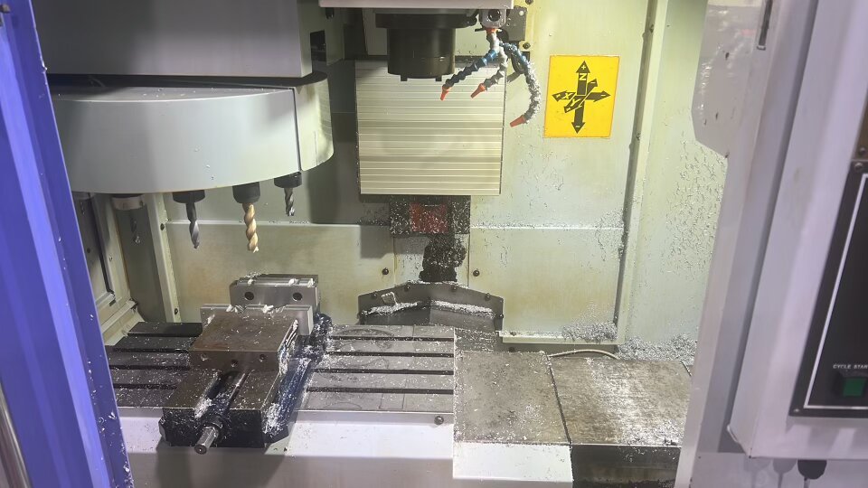 Sharp SV-2412S VMC, 2004 – Fanuc Control, Available Immediately - Image 3