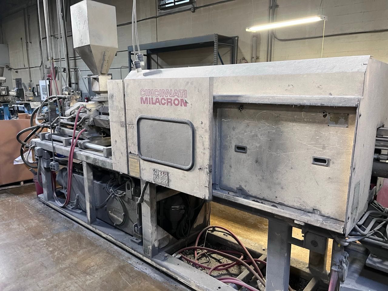 85 TON, 5 OZ Cincinnati Milacron VT85-5 Plastic Injection Molding Machine, 1989 - Image 4