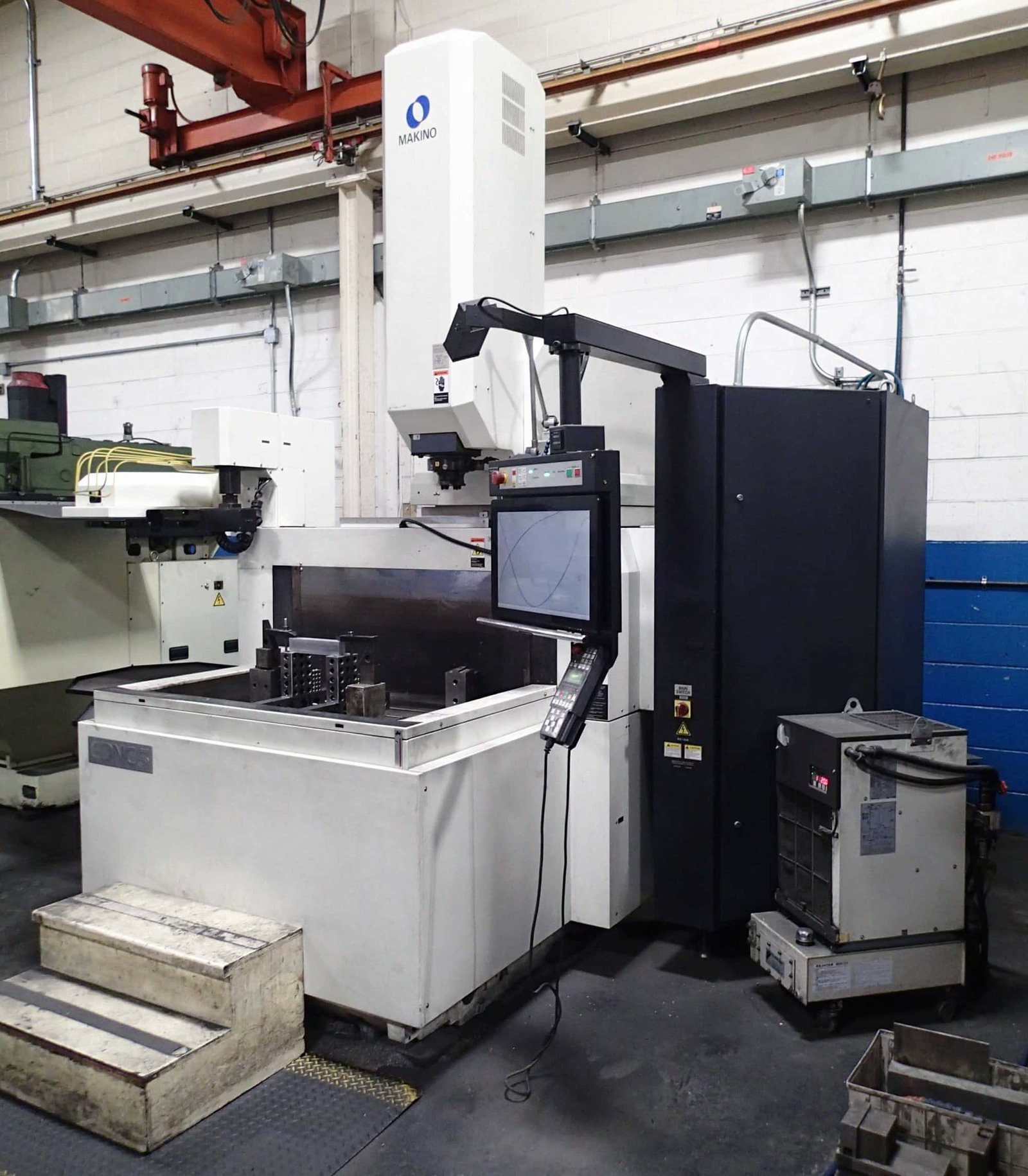 Makino EDNC6 CNC Sinker EDM, 2015 – C-Axis Head, 16 Tool Changer - Image 7