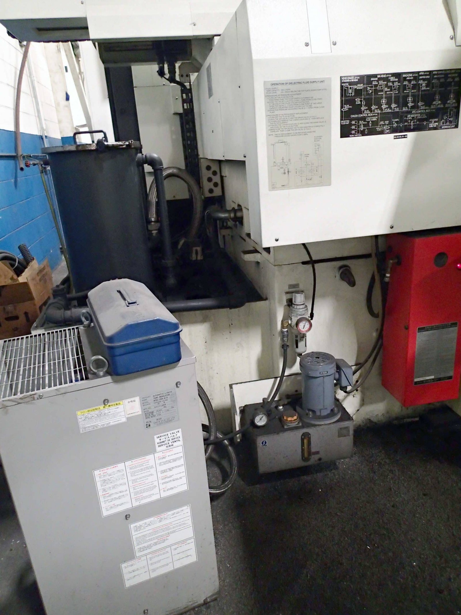 Makino EDNC6 CNC Sinker EDM, 2015 – C-Axis Head, 16 Tool Changer - Image 9