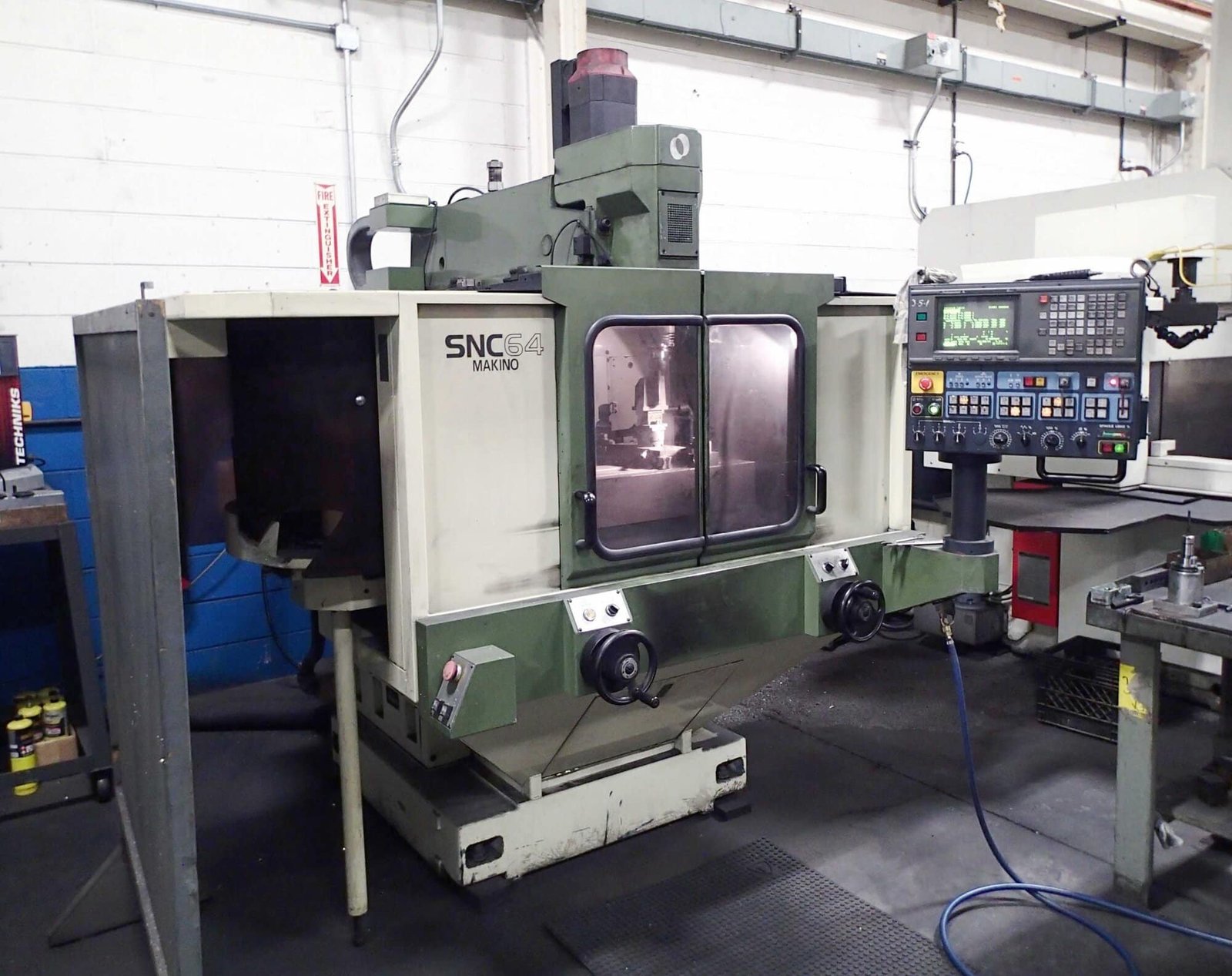 Makino SNC64-A15 Graphite Mill VMC, 1996 – Video Available