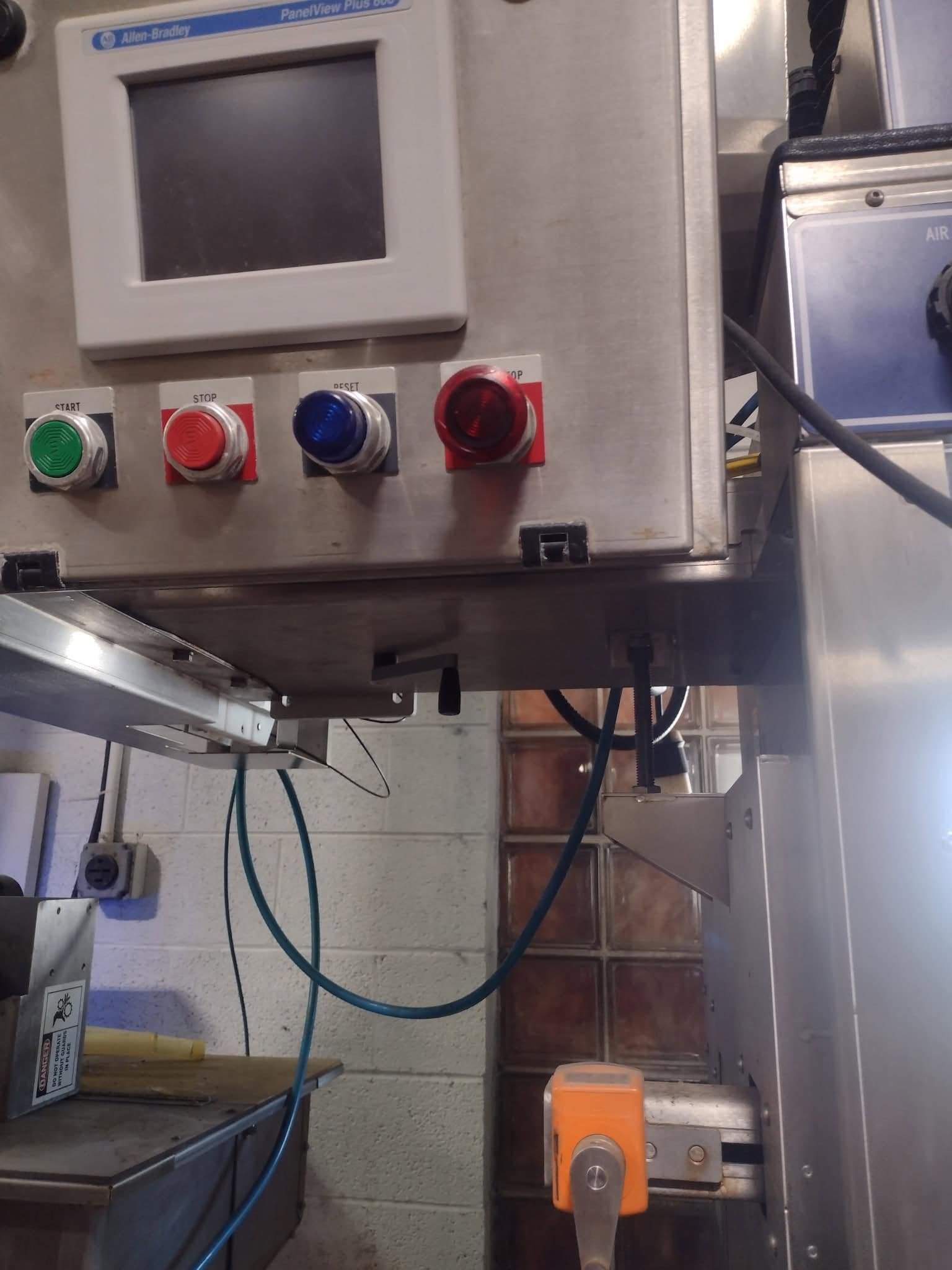 Pack West 120 Inline Capper with #7+2 Vertical Cap Elevator – Complete Automatic Bottle Capping System - Image 3