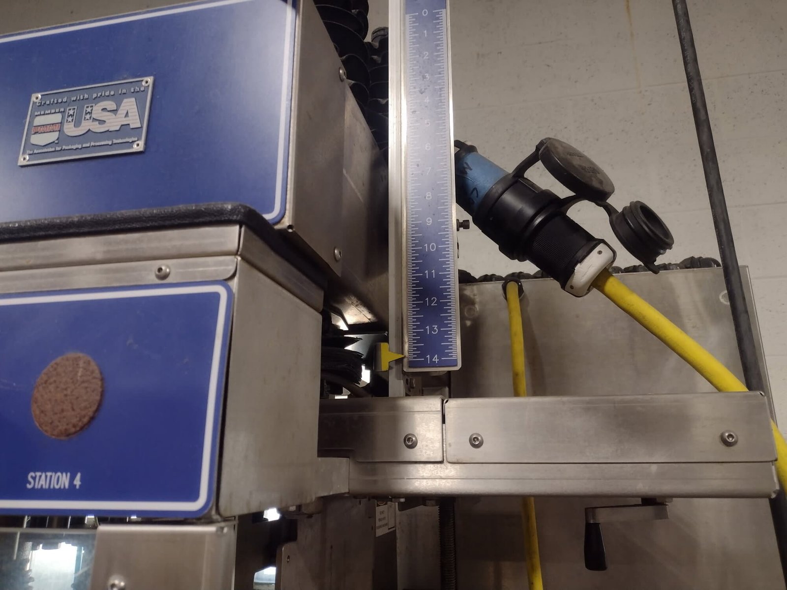 Pack West 120 Inline Capper with #7+2 Vertical Cap Elevator – Complete Automatic Bottle Capping System - Image 4