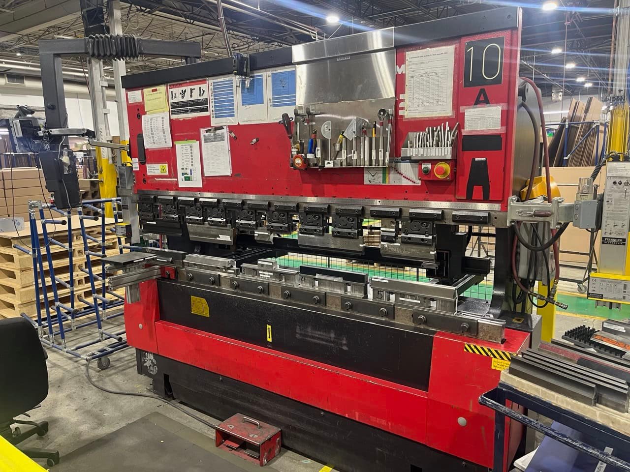 80 Ton x 8′ Amada FBD-8025FS, 1999 – NC-9 Control