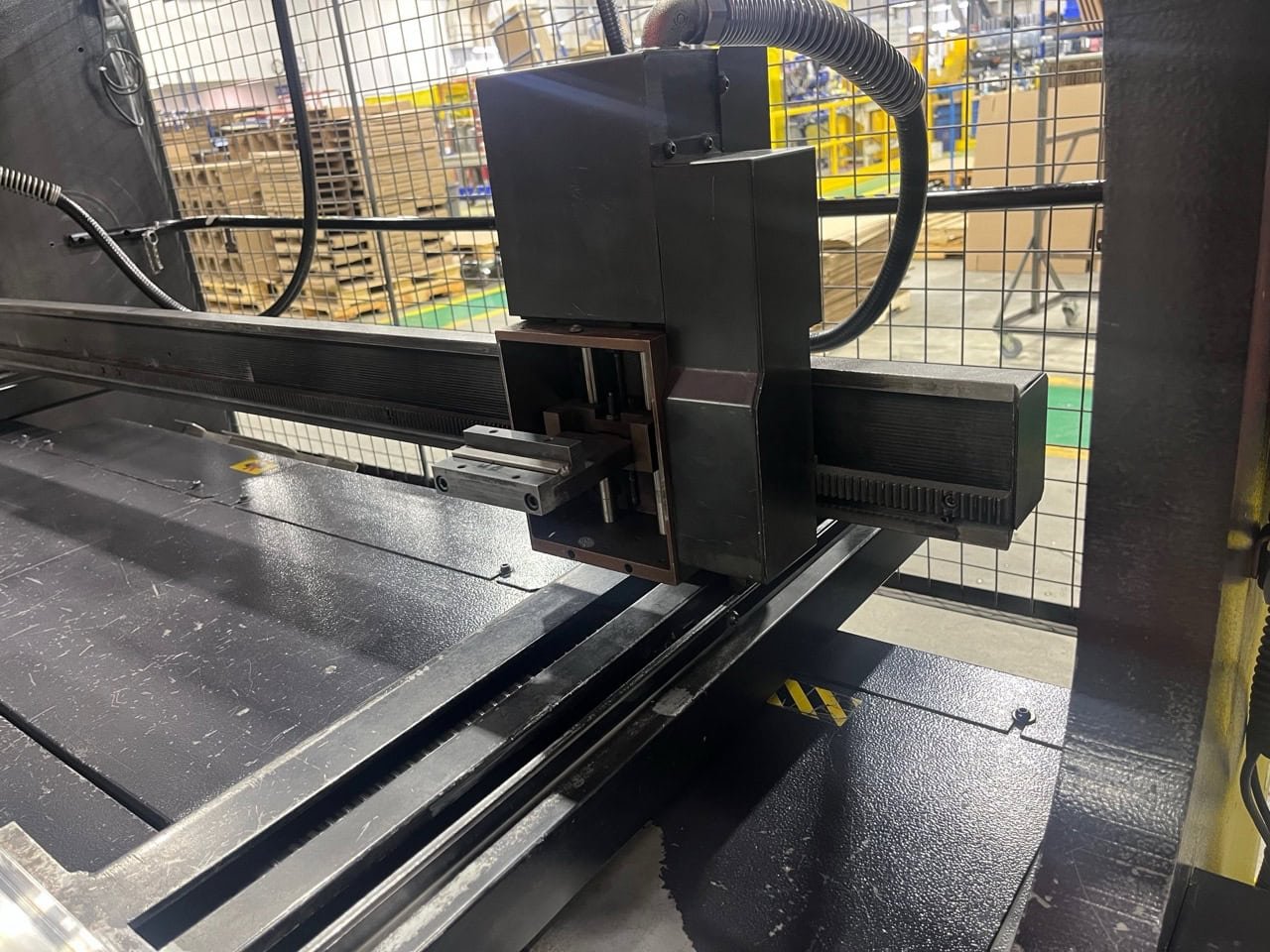 80 Ton x 8′ Amada FBD-8025FS, 1999 – NC-9 Control - Image 3