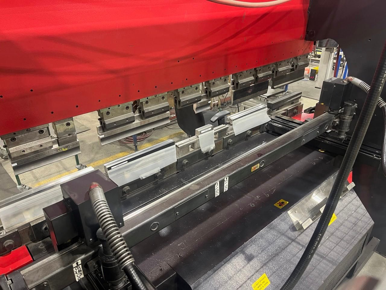 80 Ton x 8′ Amada FBD-8025FS, 1999 – NC-9 Control - Image 5