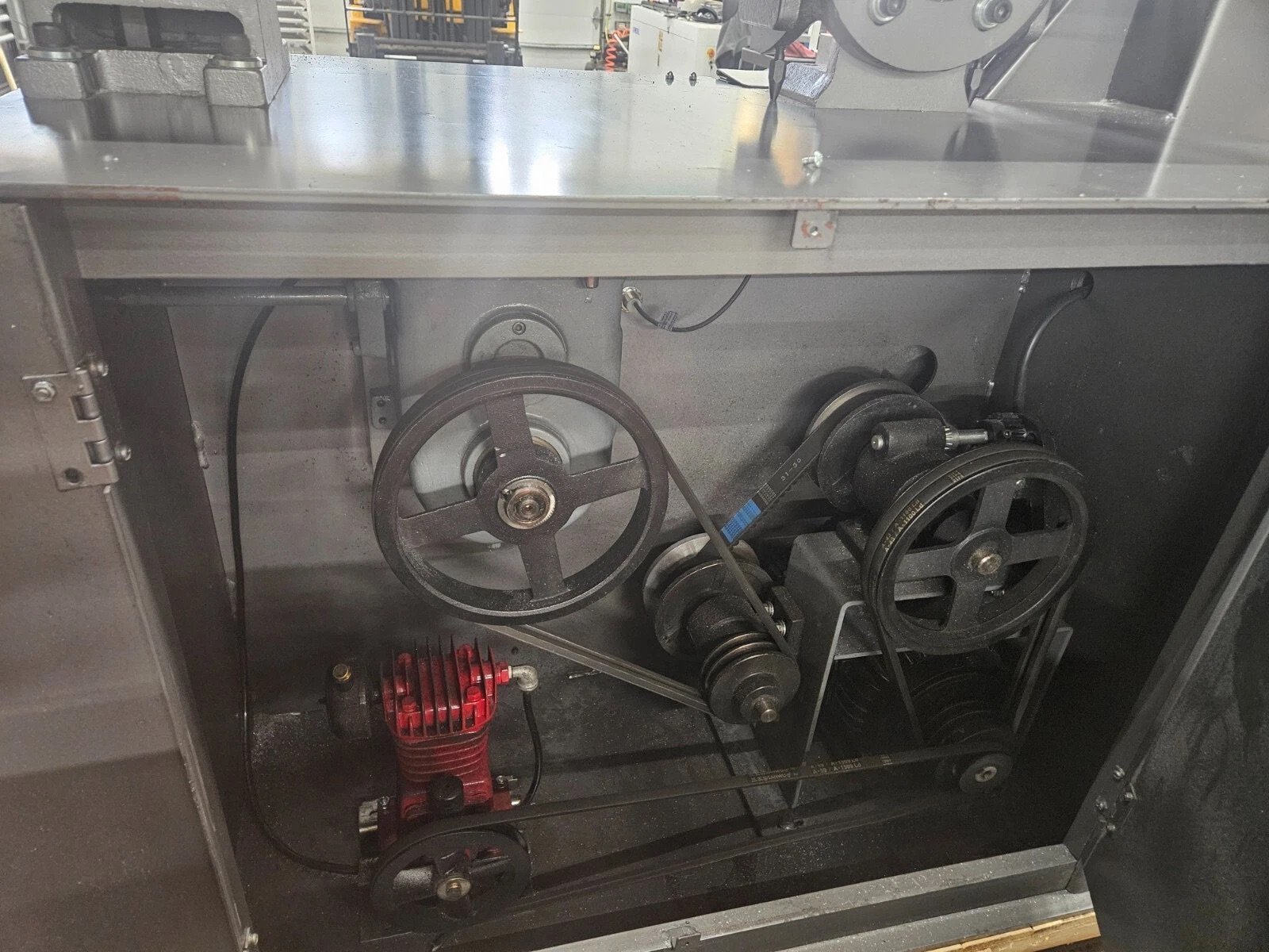 12″ x 36″ Jet VBS-3612 Vertical Metal Bandsaw - Image 5