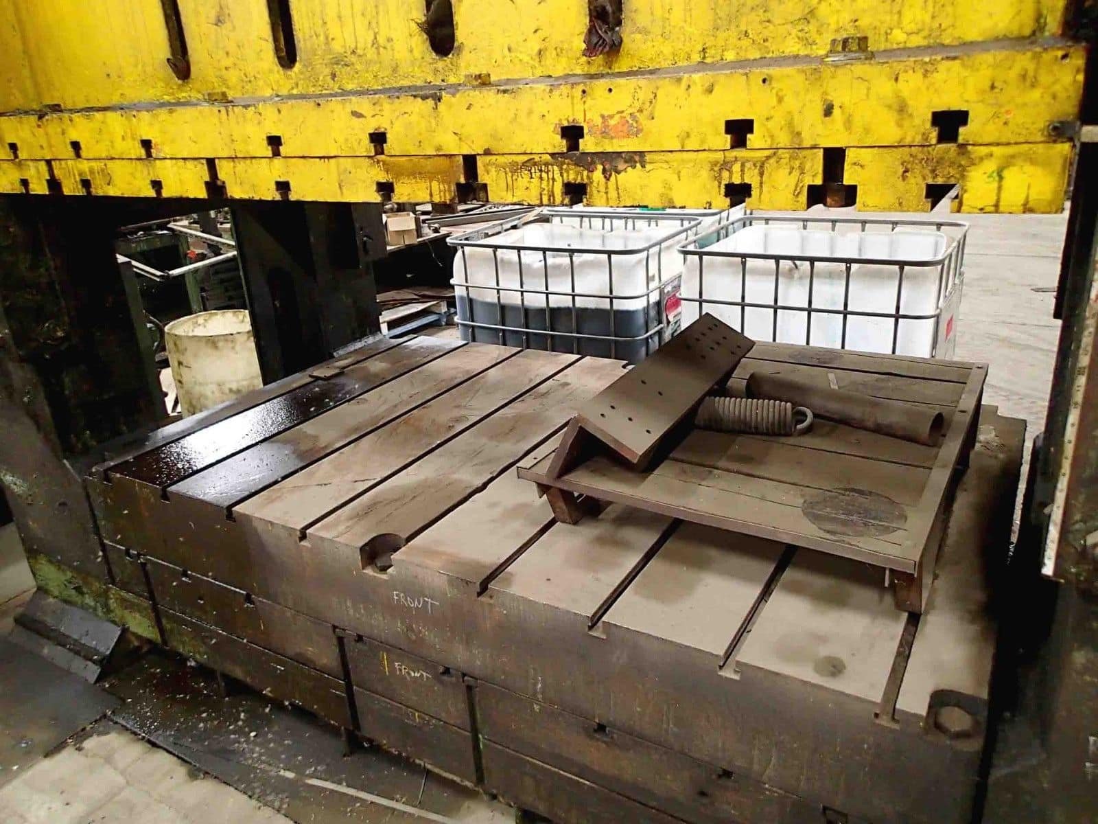 660 Ton British Clearing Model S4-650 108-64 Straight Side Press- 66″ x 108″ Bed, 18″ Stroke, 48″ Shut - Image 4