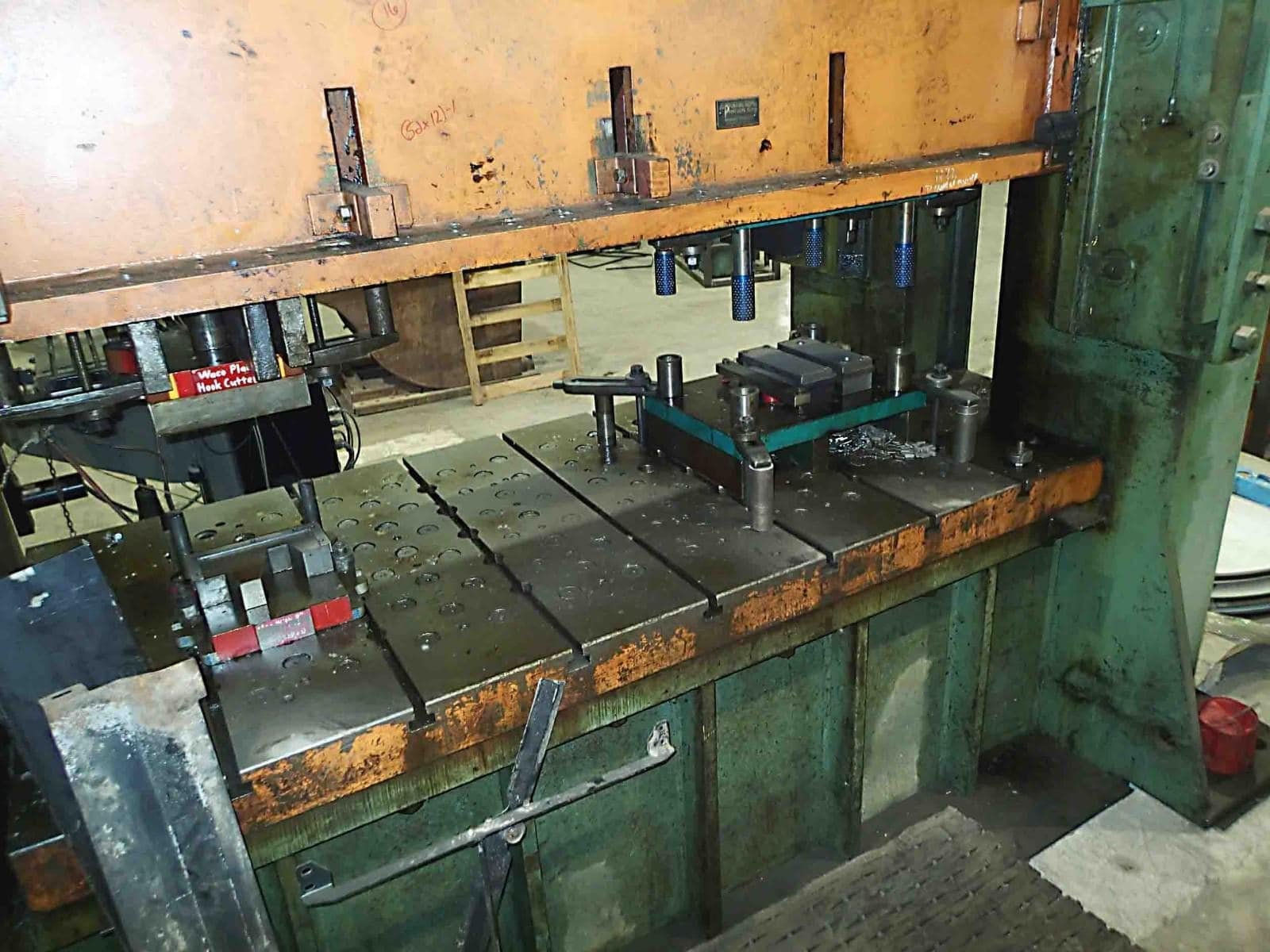 250 Ton Verson Model 250-S2-96 Straight Side Press- 42″ x 96″ Bed, 14″ Stroke, 24″ Shut - Image 2