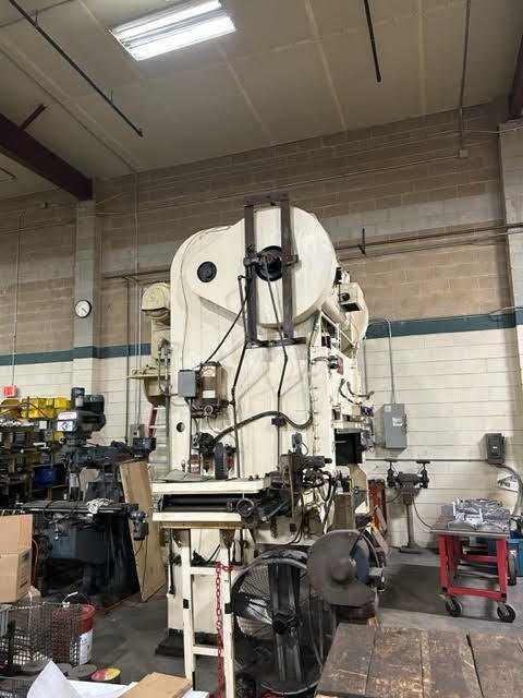 150 Ton Chicago Dreis & Krump SS-150-30-60 Straight Side Press, 1965 – Under Power, Feeder - Image 4